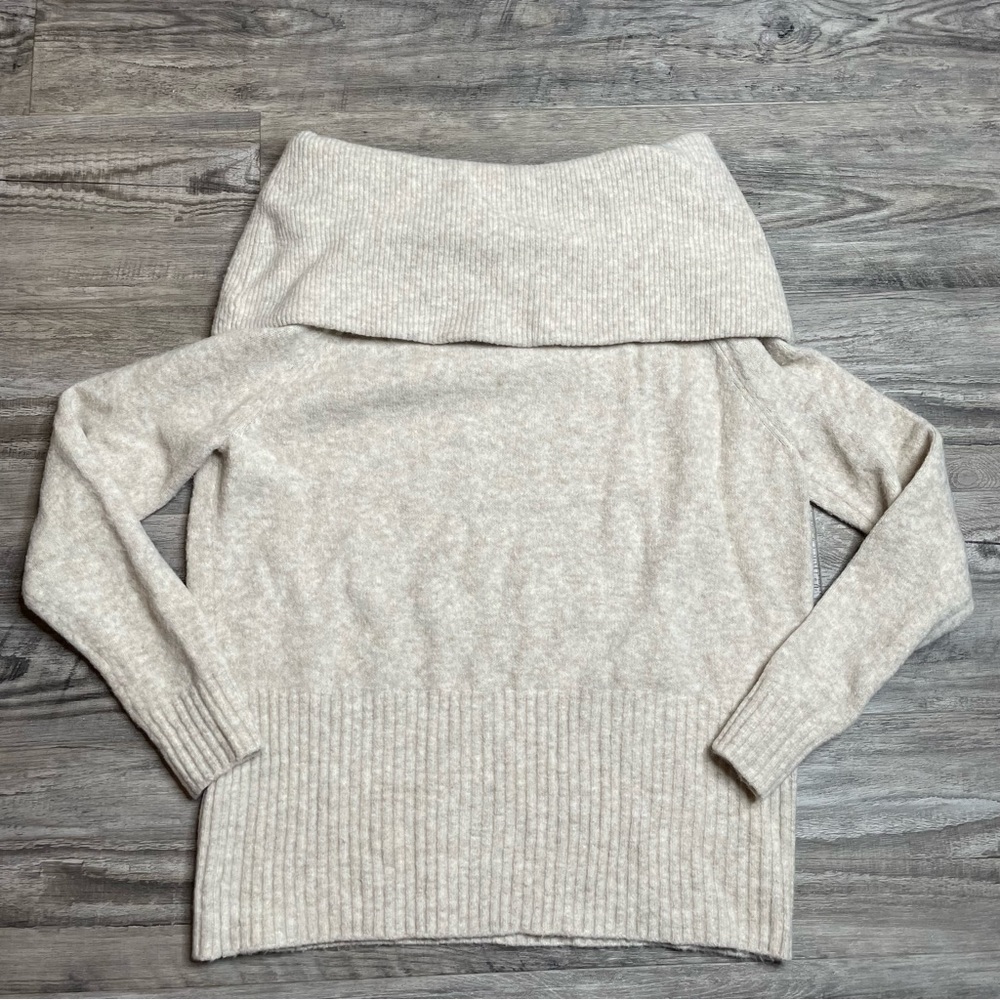 H&M Off the Shoulder Cream Sweater Women’s Size M